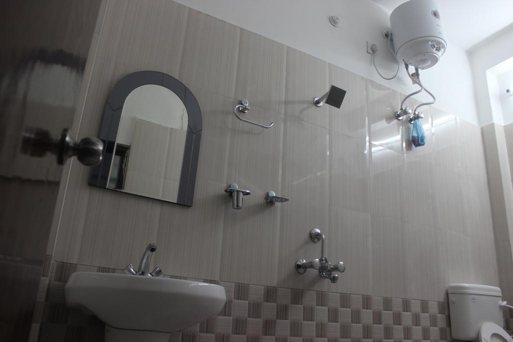 Hotel Kanishka Varanasi Zimmer foto