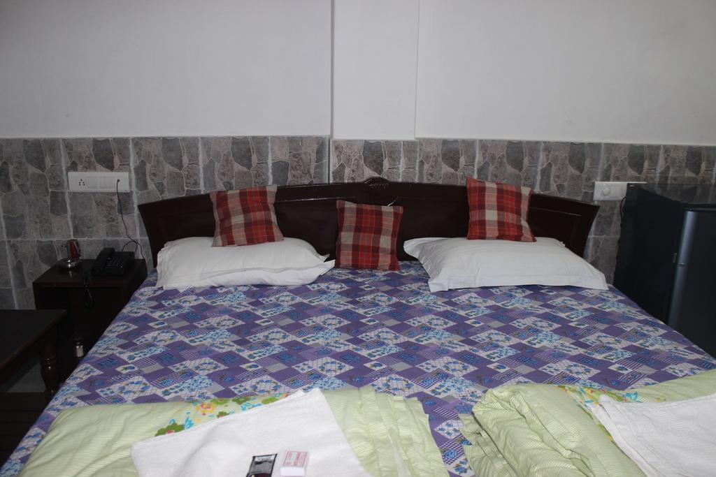 Hotel Kanishka Varanasi Zimmer foto
